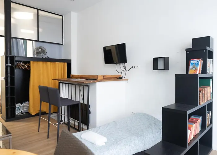 Comfortable 49 M In The Heart Of Paris